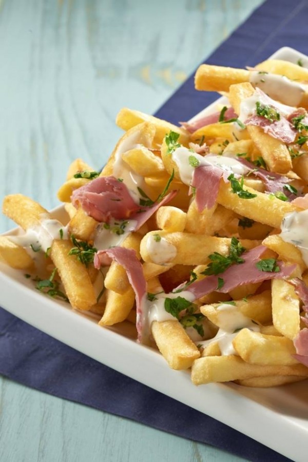 Disponível no food park Piknik, a Batatopia serve batata com lascas de pastrami e molho de mostarda Dijon, entre outras opções