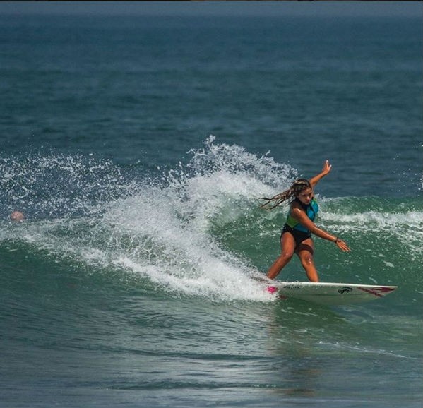 Tainá Hinckel conquistou o 1º lugar na categoria Sub 12 do novo circuíto brasileiro de surf feminino