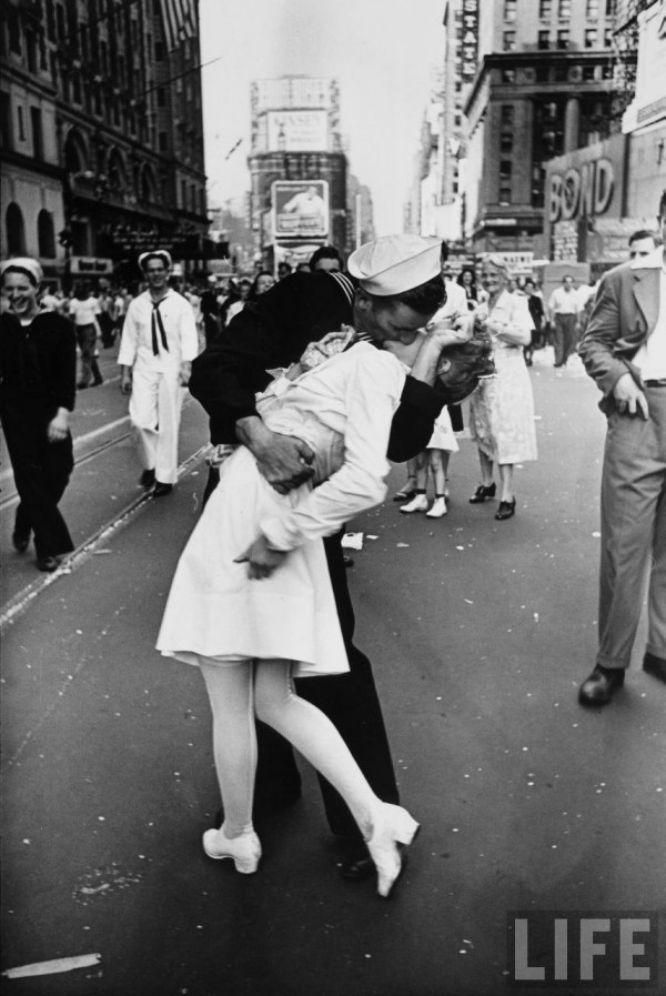 V-J Day, Times Square, [1945] (ou The Kiss)