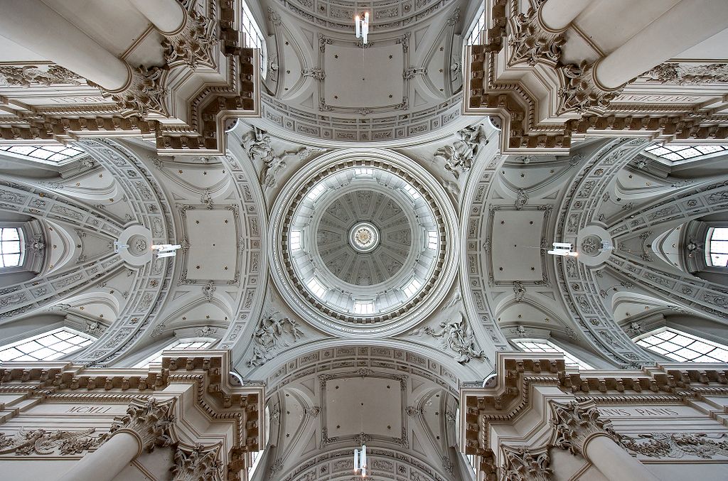 Catedral St Aubin, na Bélgica (63 votos)