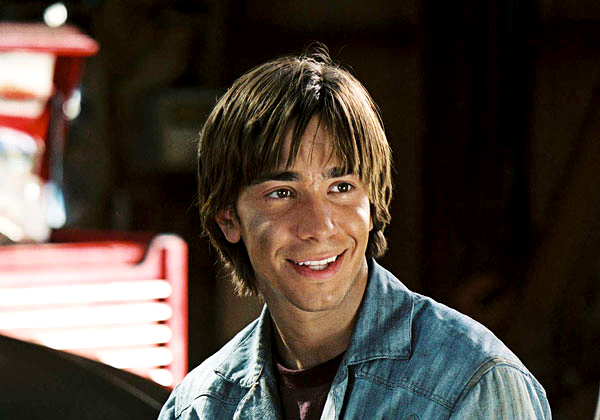 Carismático, o ator Justin Long personificou o Mac na campanha Get a Mac, embora tenha confessado depois que preferia ser um PC. Teve um namoro vai e volta com Drew Barrymore por muitos anos