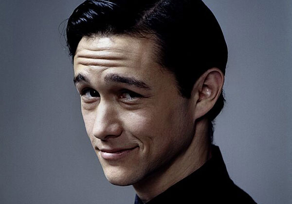 O charmoso Joseph Gordon-Levitt era um molequinho em 3rd Rock From the Sun. Virou muso indie/nerd depois de sua atuação como o romântico Tom de (500) Dias Com Ela e como o Arthur da ficção-cientifíca A Origem. Vai participar do novo Batman