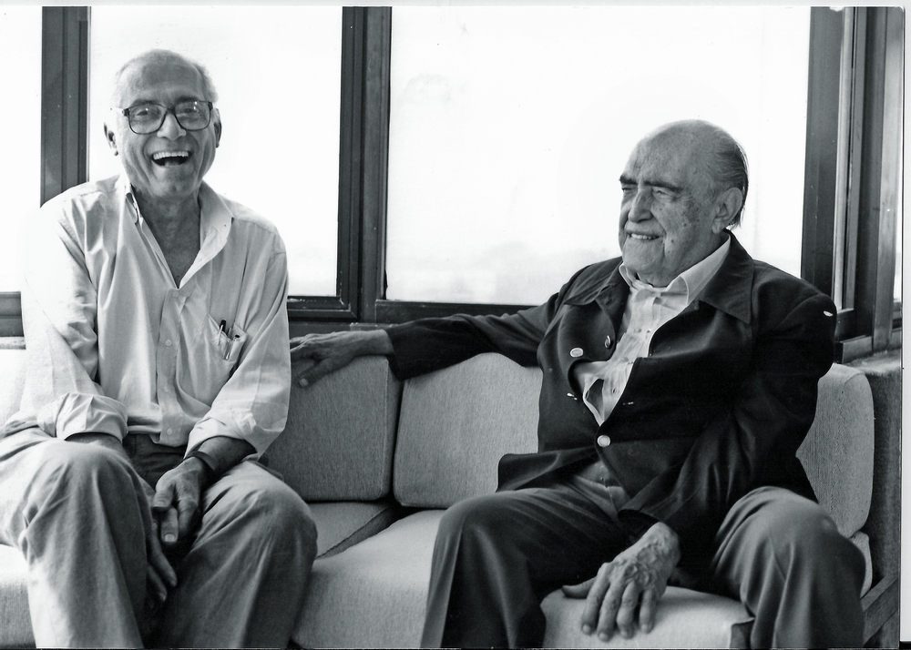 Com o mestre, amigo e parceiro de trabalho, Niemeyer