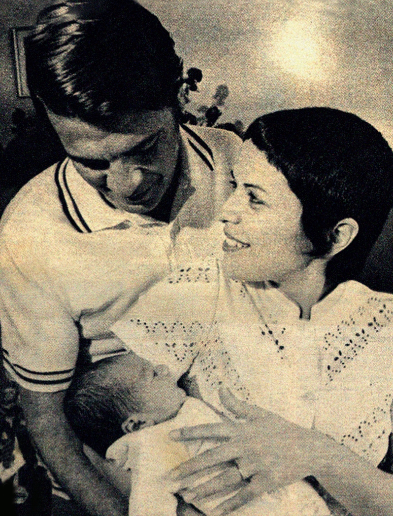 Elis Regina e Ronaldo Bôscoli com João Marcelo