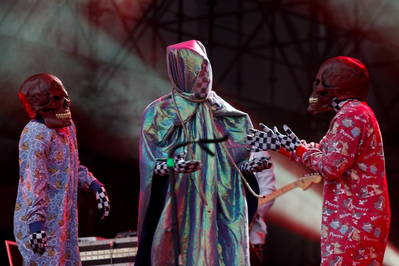 Perfomers durante show do Of Montreal