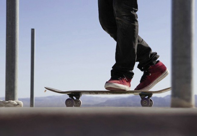 Cenas de Altered Route, filme que revive a memória do skate freestyle com sessão em parque aquático abandonado