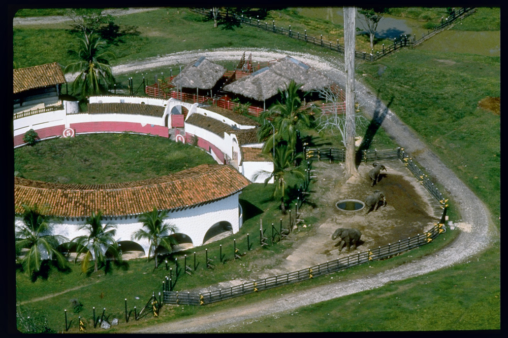 vista aérea da lendária Hacienda Napoles, onde o menino cresceu