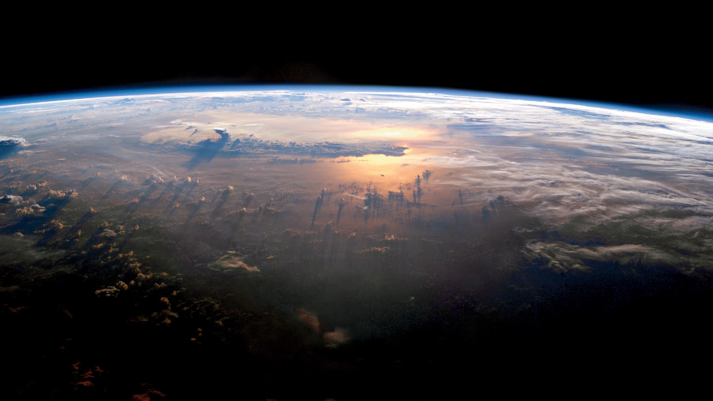 Pôr do sol no Pacífico registrado pela Estação Espacial Internacional