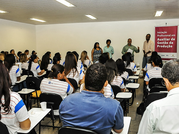 Curso de Iniciação Profissional em Auxiliar de Gestão da Produção em Camaçari/Bahia.
