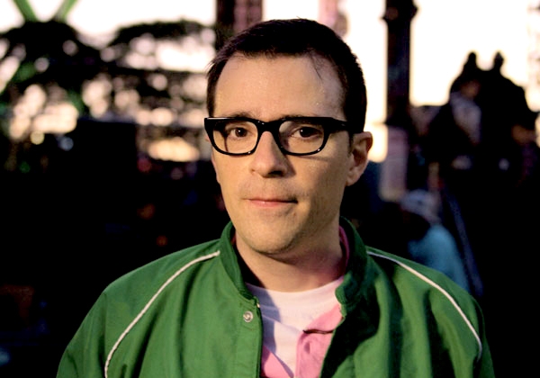 Não há como começar uma lista dos nerds/geeks mais queridos pelas garotas sem citar Rivers Cuomo, o vocalista e guitarrista do Weezer