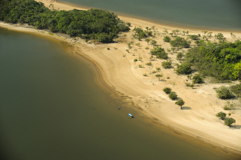 Alter Chão é conhecido pelas praias de areia branquinhas e águas doces do Rio Tapajós, em Santarém perto de Belém do Pará.