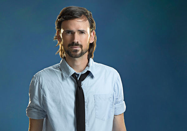 Da linha feio mas eu pegaria, Jeremy Davies ficou conhecido (e queridinho) das fãs de séries de TV por conta do papel de Daniel Faraday, o inesquecível cientista especialista em viagens no tempo de Lost