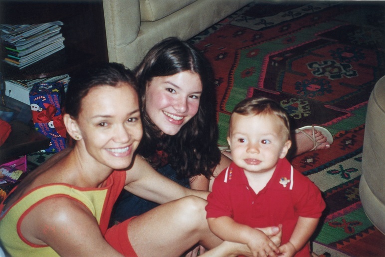 Julia, Luiza, filha do primeiro casamento dela, e Miguel  com 1 ano