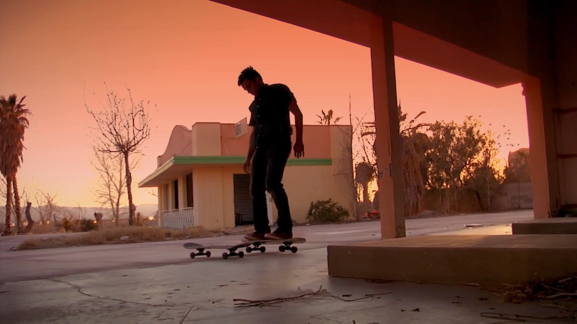 Cenas de Altered Route, filme que revive a memória do skate freestyle com sessão em parque aquático abandonado