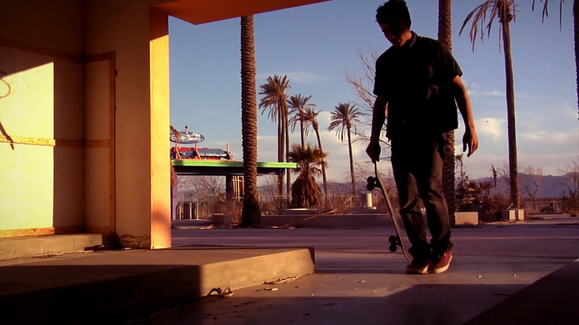 Cenas de Altered Route, filme que revive a memória do skate freestyle com sessão em parque aquático abandonado