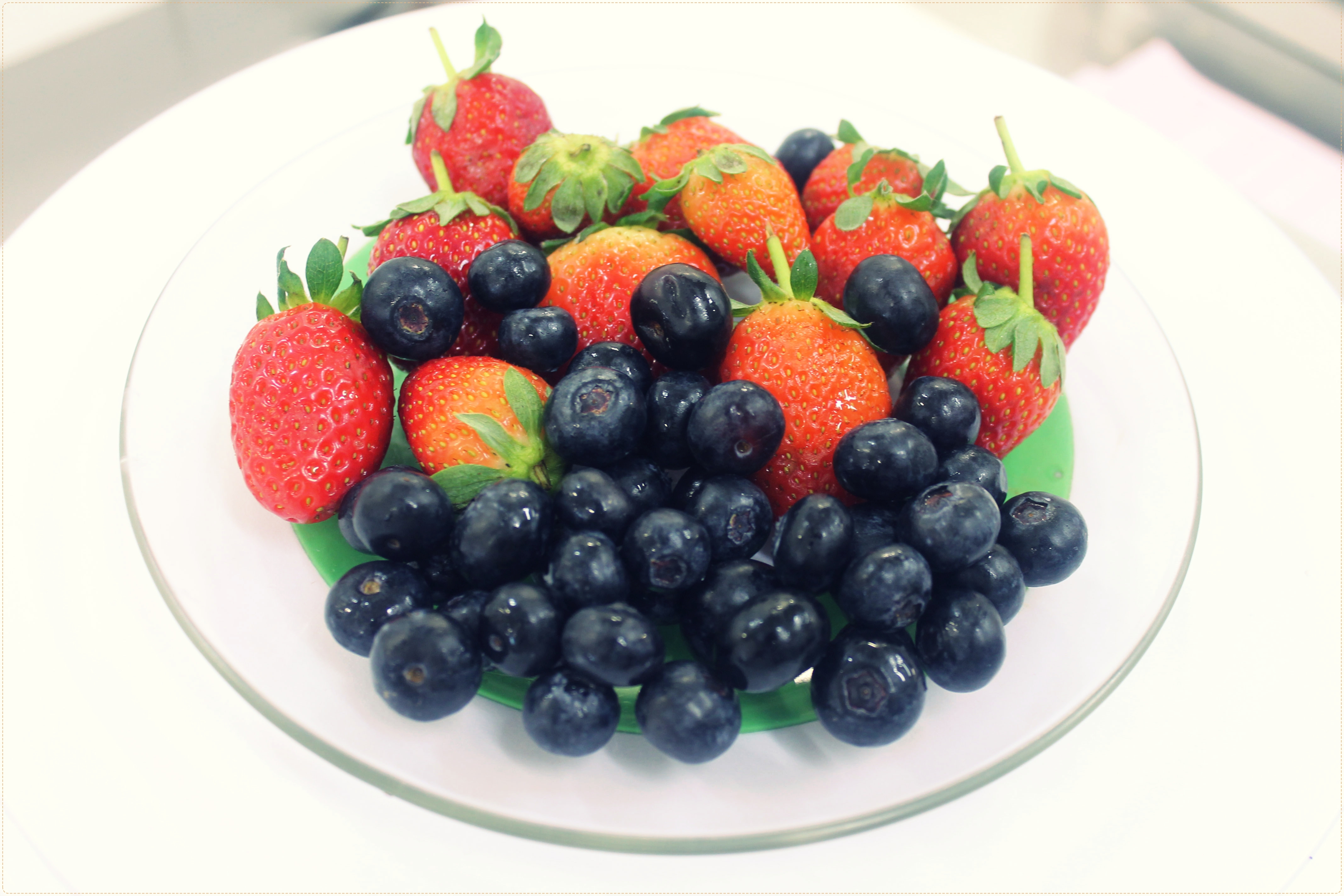 As frutas escolhidas nesta receita foram morangos e mirtilos