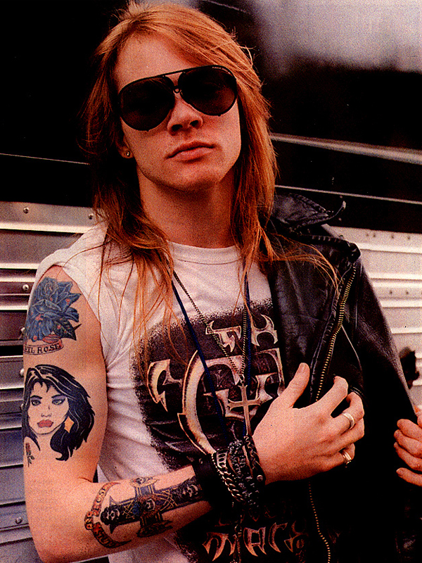 Axl Rose - O cantor americano já não tem mais o mesmo corpo nem a mesma cor de cabelo, mas não   custa nada relembrar os bons tempos, não é?