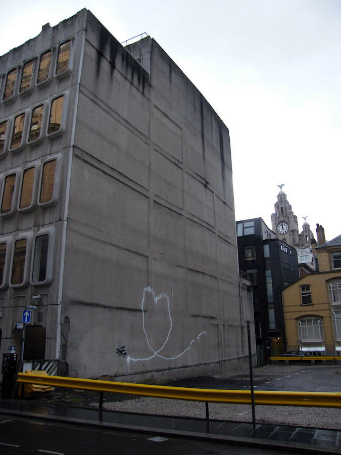 Banksy: Biplane Loveheart, Liverpool
