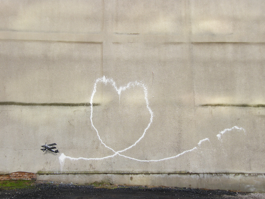 Banksy: Biplane Loveheart, Liverpool