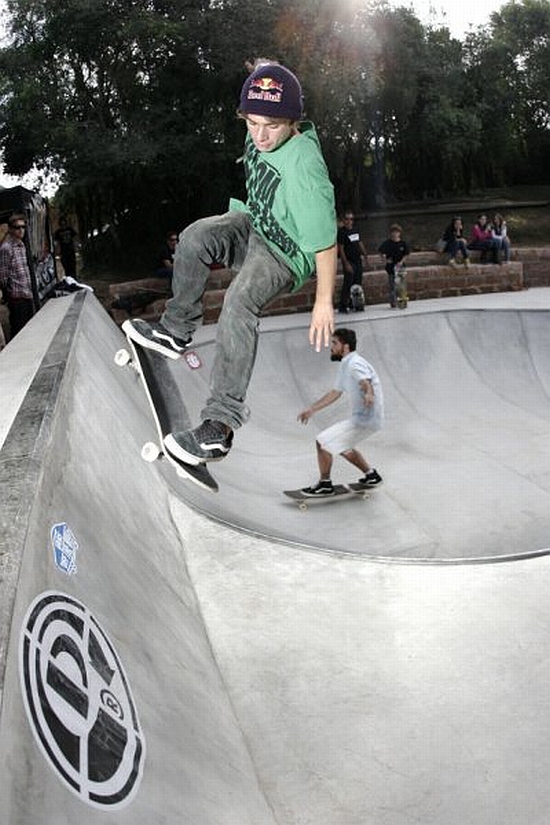 O skatista Pedrinho Barros na pista BanX