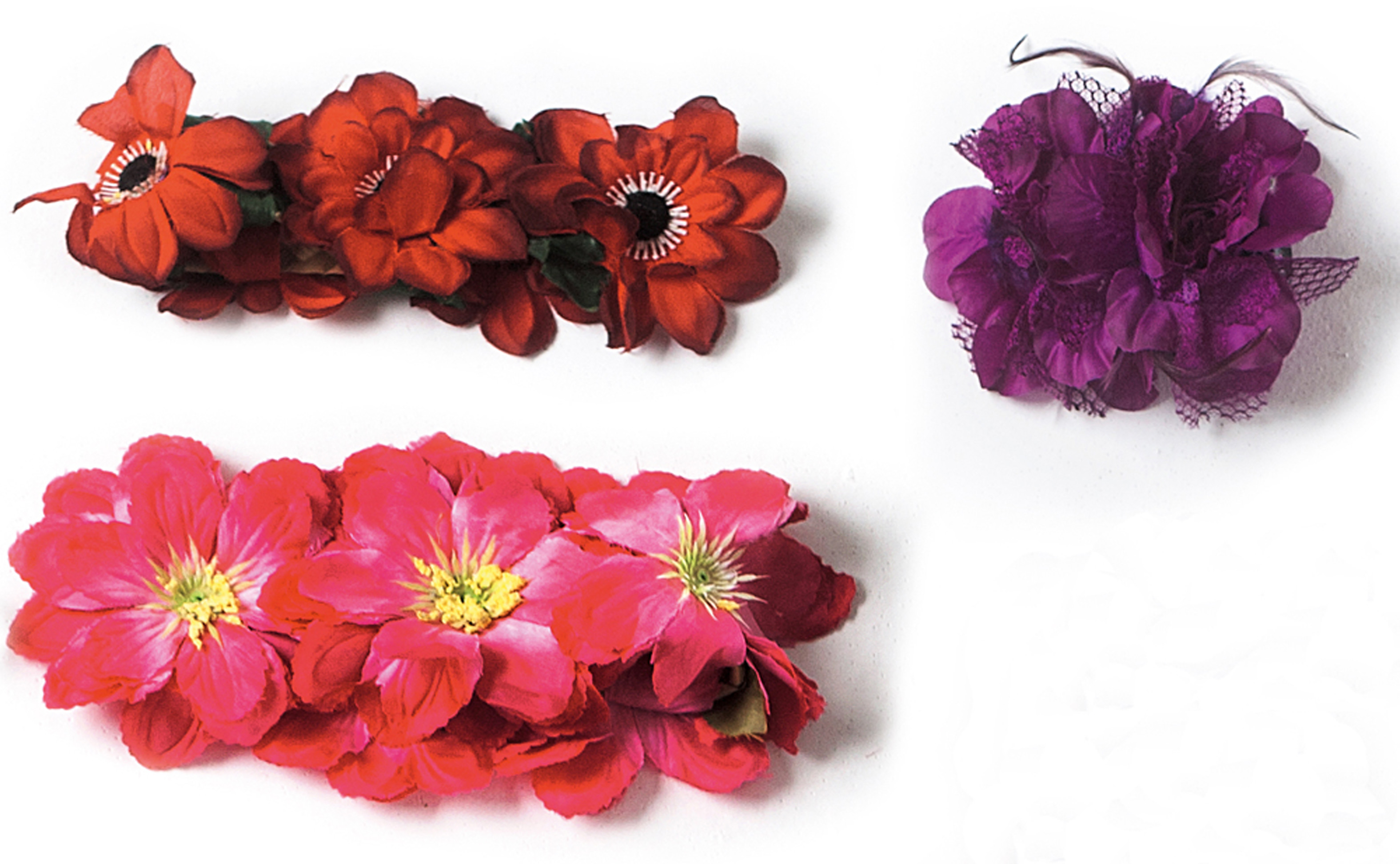 Arranjos de cabeça florais: “Os vermelhos foram comprados em São Paulo quando encenava Hamlet.”