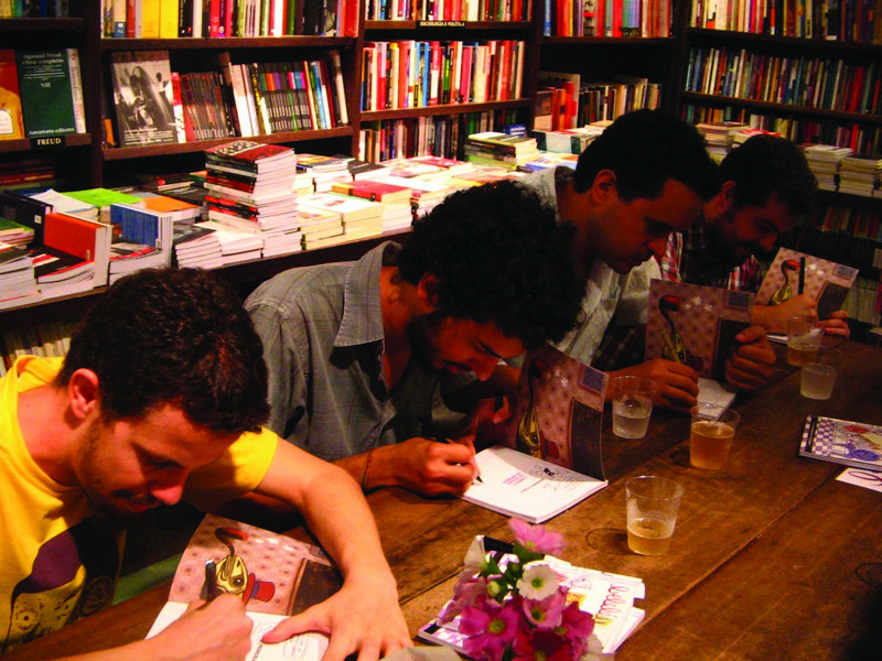 Os integrantes da Beleléu na Livraria Travessa, no Rio de Janeiro