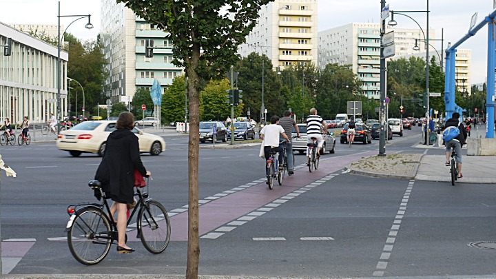 Por que as ciclovias de Berlim são um lugar do caralho