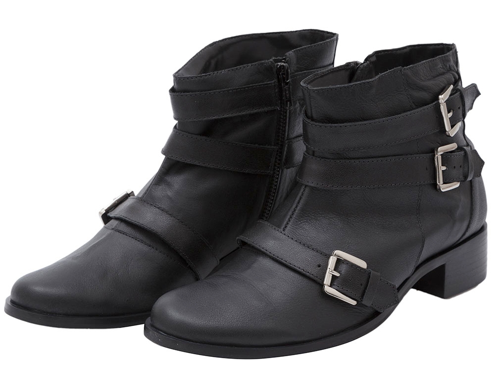 Bota Flavia fivelas PAULA TORRES - R$ 440