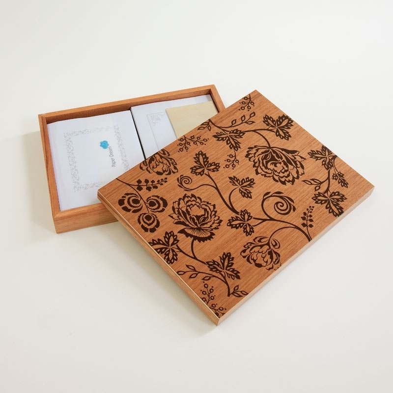 Caixa de Papéis de Carta - Patrícia (floral) - R$ 165