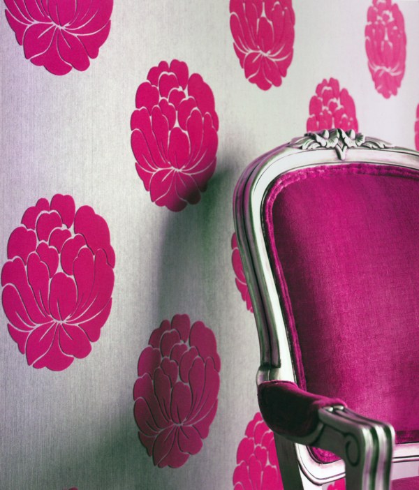 Celina Dias – papel de parede vinílico com floral em relevo (www.celinadias.com.br)
