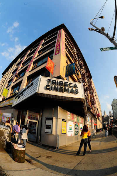 a frente do Tribeca Cinemas de Robert De Niro