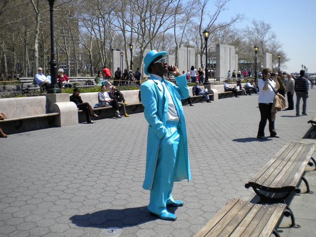 As figuras de NY (em frente a estátua da Liberdade)