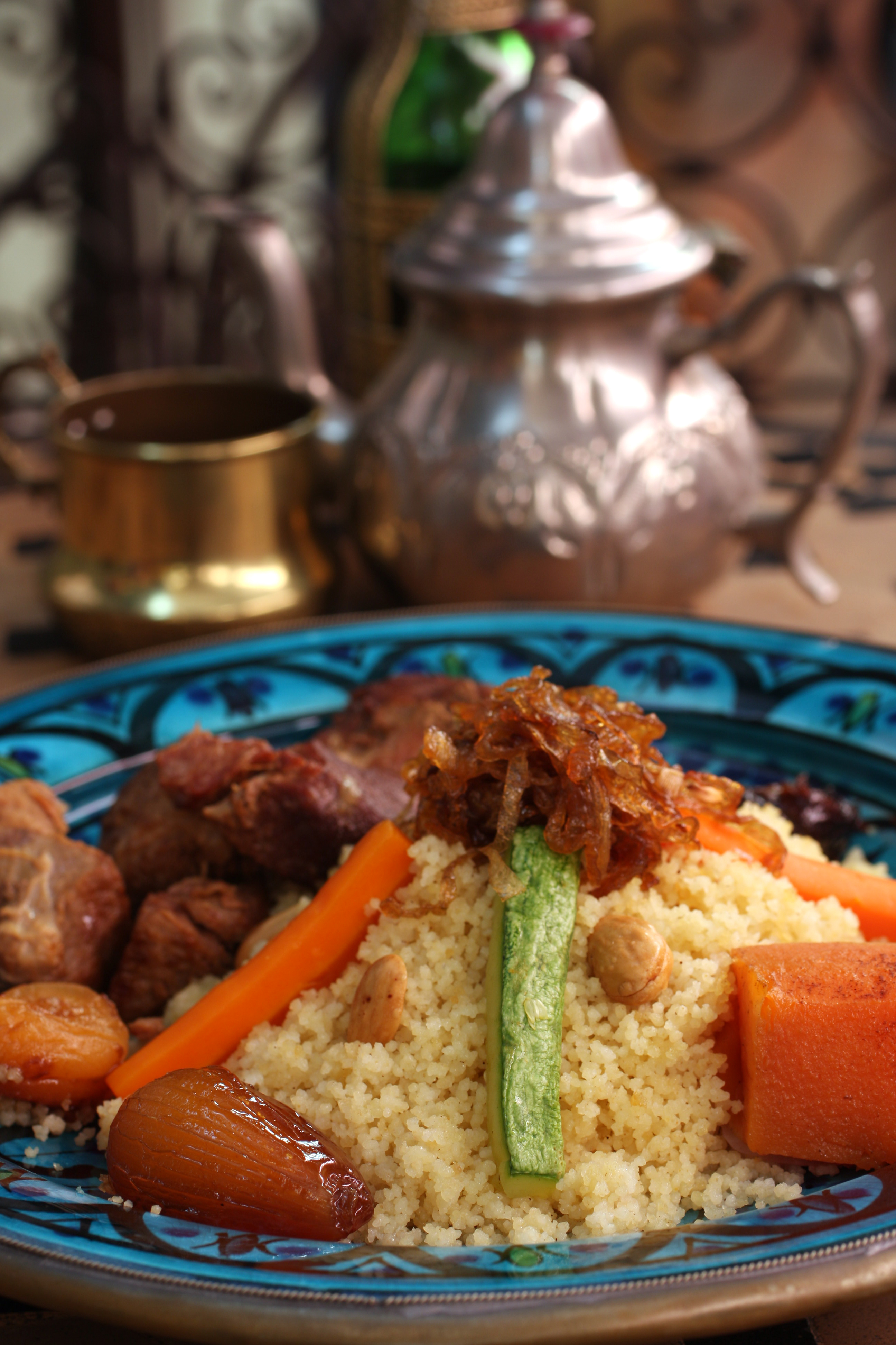 Servida à parte no Tanger, a harissa apimenta pratos como o Couscous Royal, com couscous marroquino, cordeiro, legumes, frutas secas, amêndoas, grão de bico e cebola caramelizada
