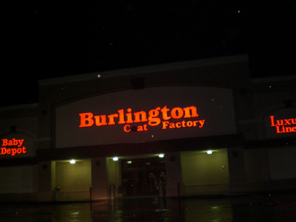 Burlington Coat Factory virou Burlington Cat Factory (Fábrica de gatos Burlington)