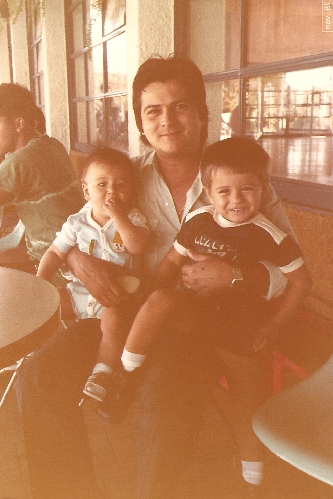 Rodrigo Nobre (irmão) , Wellington Nobre (pai) e Fabrício Nobre (3 anos)
