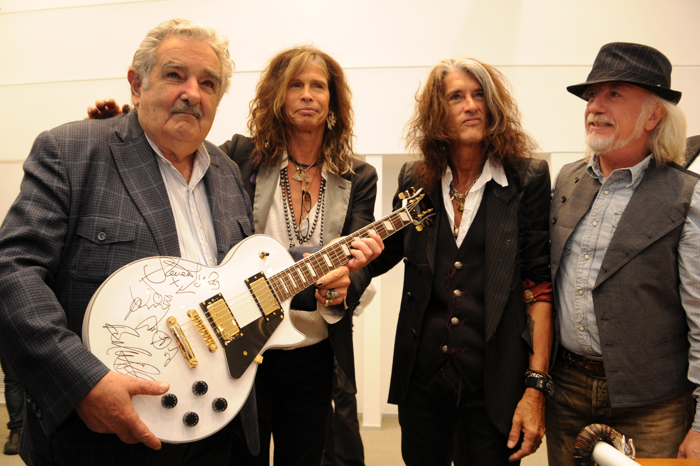 O presidente Pepe Mujica e a banda Aerosmith
