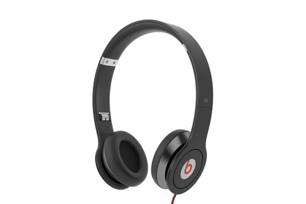 Pra ouvir direito a música que ele curte, dê os melhores fones. Dr. Dre Solo: R$ 950 + frete