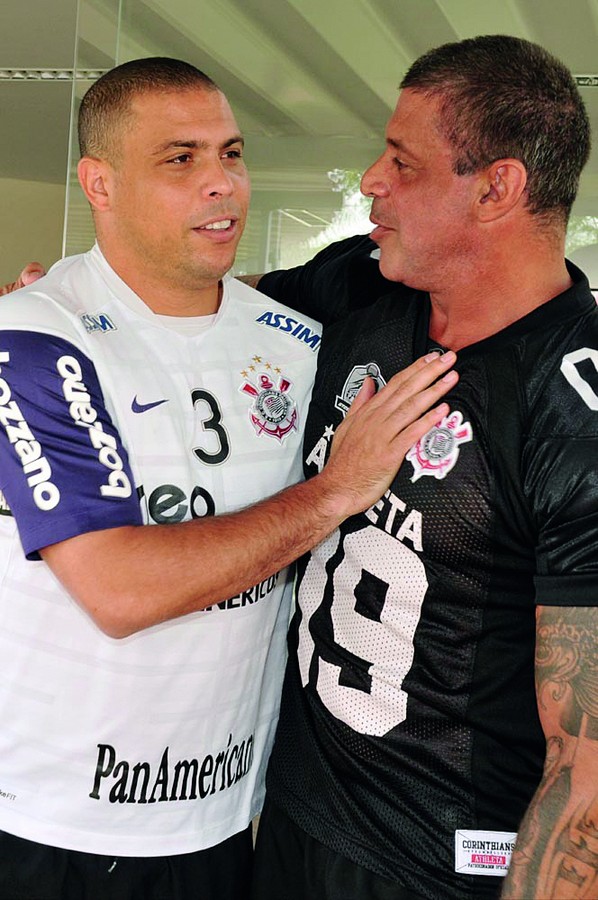 Com Ronaldo, colega de Corinthians