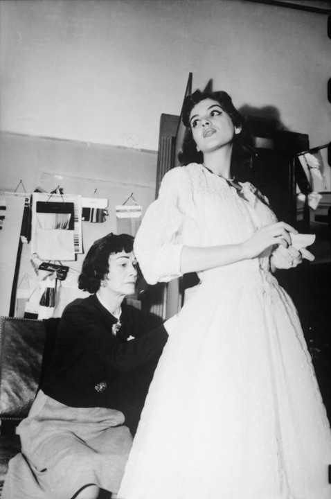 Gabrielle Chanel e Vera em 1954