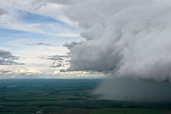 Chuva sobre areas de cultivo de cana de açúcar no interior de São Paulo