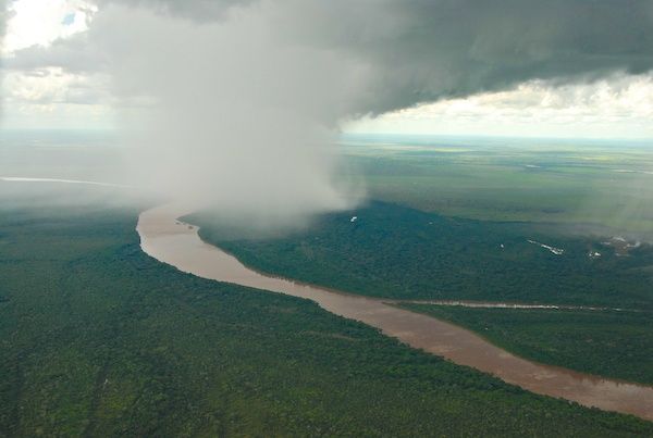 Chuva sobre o cerrado em volta do Alto Araguaia