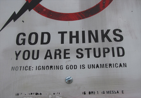 Deus acha você idiota. Observação: Ignorar Deus é algo antiamericano