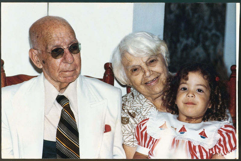 Os pais de Maneco, José Maria e Olga, com a neta Júlia, em 1985