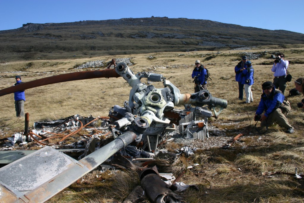 Herança da guerra: helicóptero abatido no meio do nada
