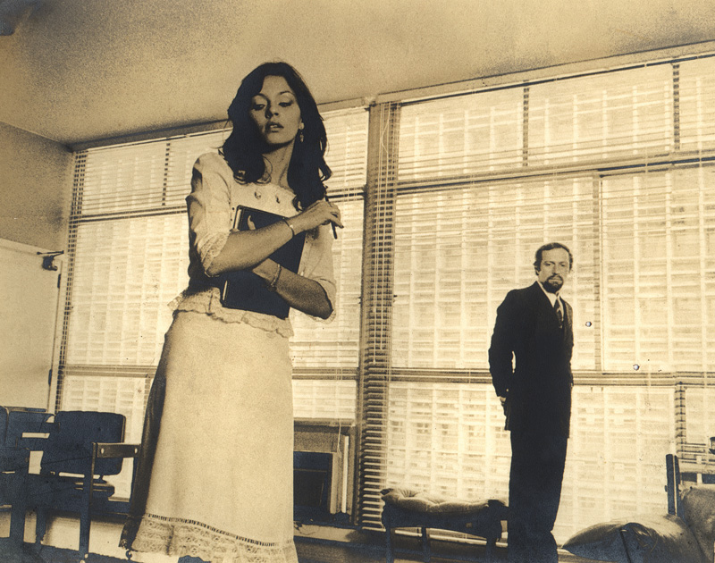 Pereio se dá bem em duas cenas de A extorsão (1975), de Flávio Tambellini: com Katia D’Angelo (frente) e Kate Lyra (verso)