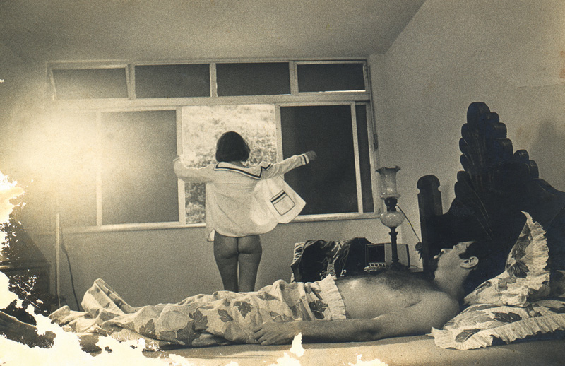 Pereio se dá bem em duas cenas de A extorsão (1975), de Flávio Tambellini: com Katia D’Angelo (frente) e Kate Lyra (verso)