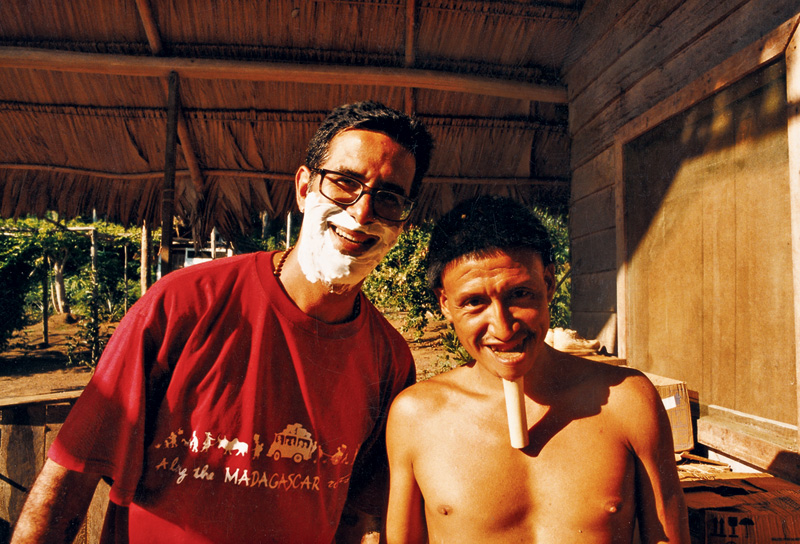 Com os índios Zoés; Pará, 2001