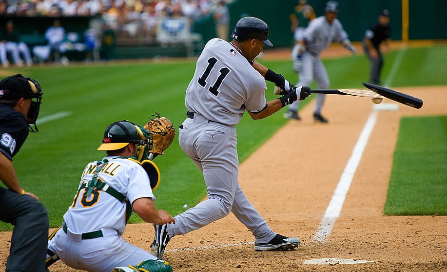 Brad Mangin - Fotógrafo de esportes que acompanha a Major League de beisebol. Gosto de fotos de esporte, o movimento, a força, e os detalhes que ficam cravados na imagem. O Brad Maning consegue pegar jogadas cruciais de uma partida, onde dá pra entender praticamente como foi o jogo todo com uma foto (Ivan Ulrich, editor de arte do site)