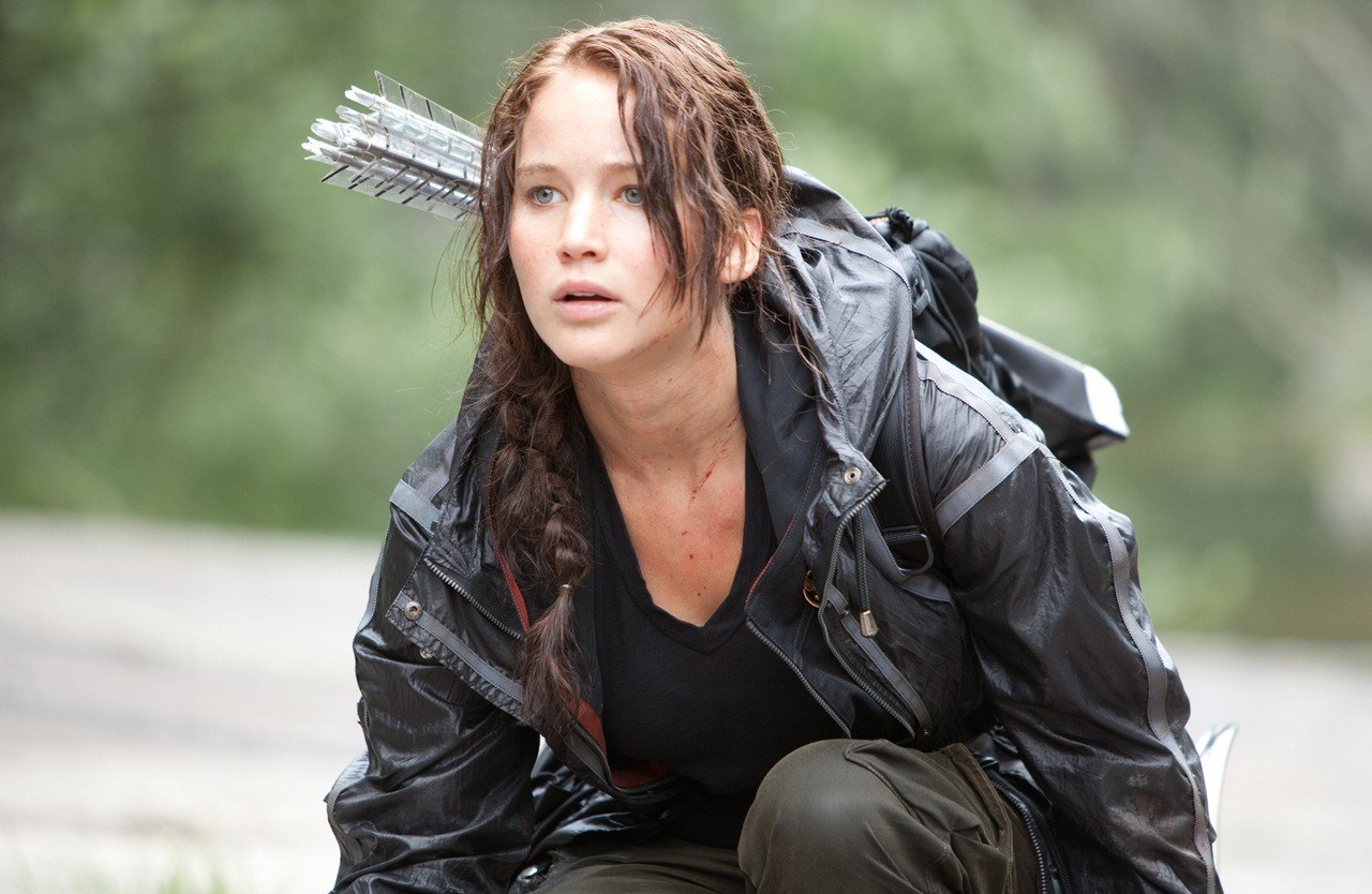Katniss Everdeen - Protagonista da trilogia de livros Jogos Vorazes (no cinema interpretada por Jennifer Lawrence). Torna-se voluntária para salvar sua irmã e acaba tornando-se líder de uma rebelião contra um regime totalitarista. A antítese da personagem Bella Swan, da saga Crepúsculo