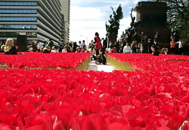 A praça amanheceu cheia de flores